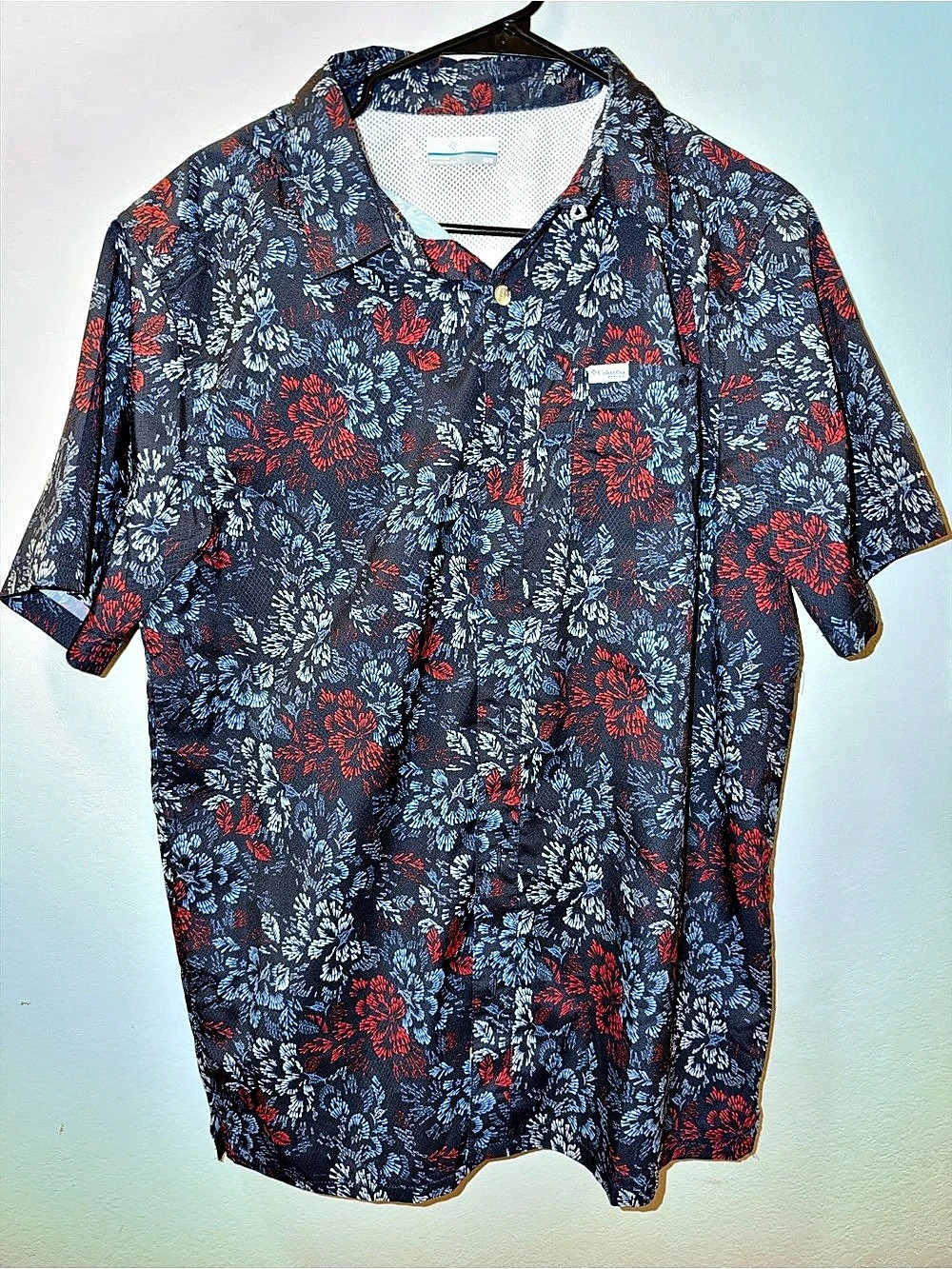 Columbia Floral Button-Up Shirt Blue & Red Size Medium